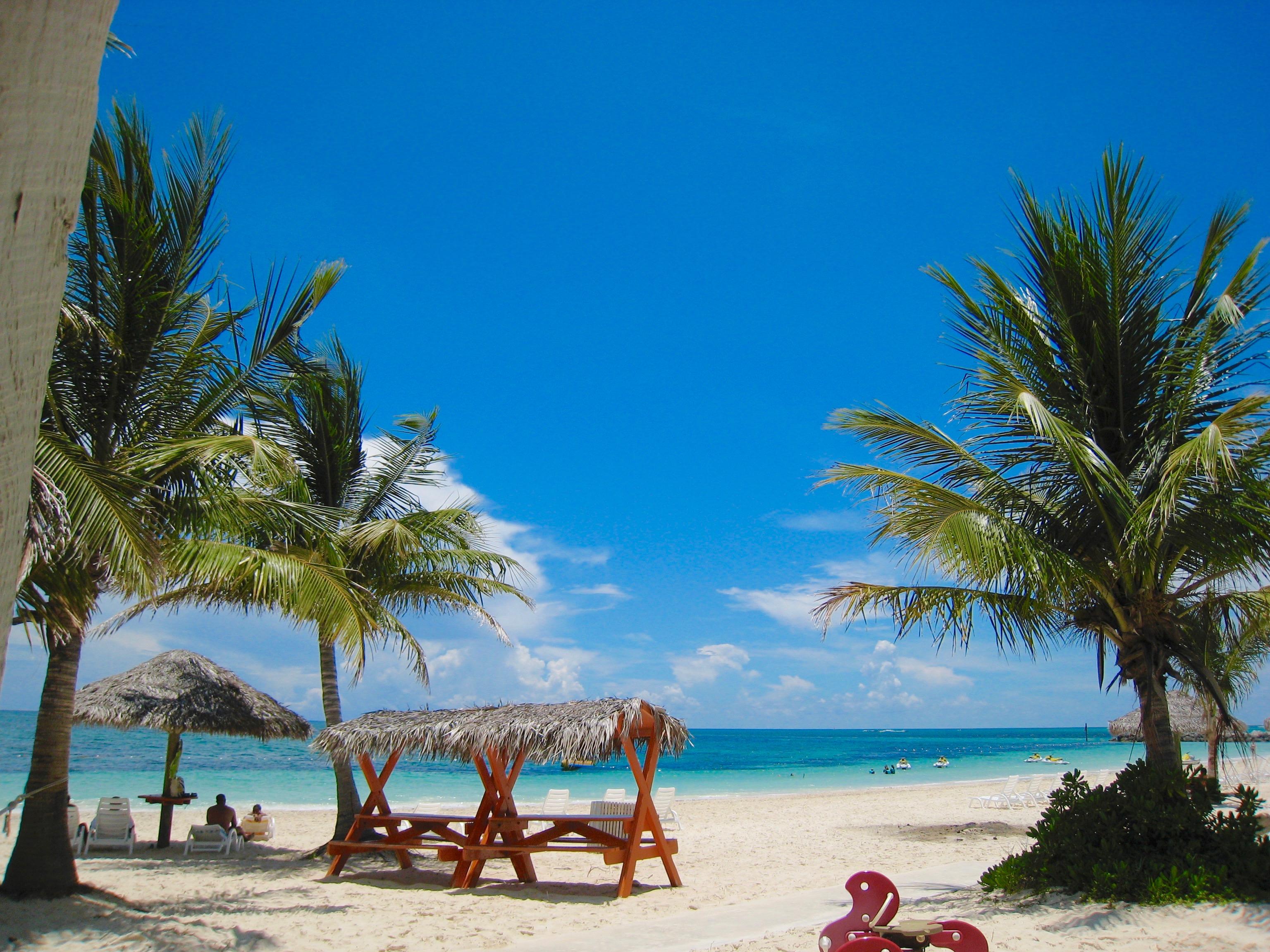 Calm turquoise water and white sand at Taino Beach resort area on Grand Bahama for cruise passenger beach shore excursions from Freeport port